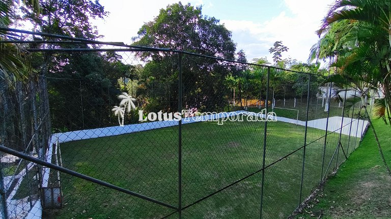 Chácara na represa com piscina e lazer LT0096