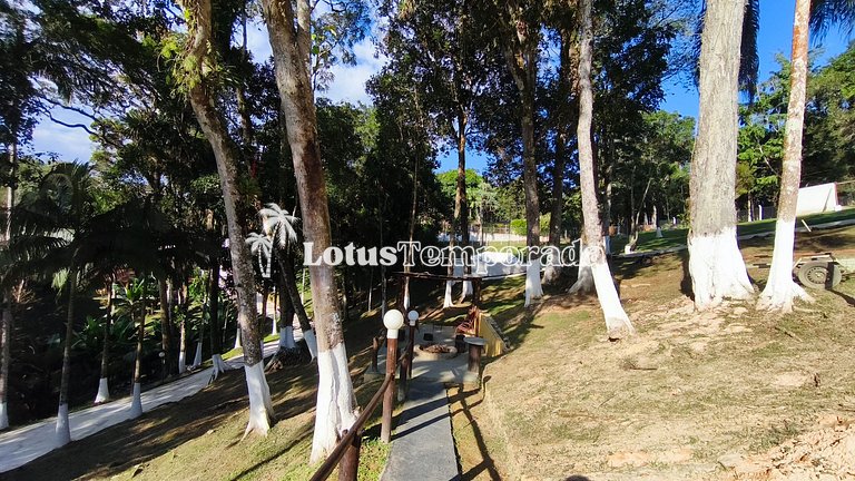 Chácara na represa com piscina e lazer LT0096