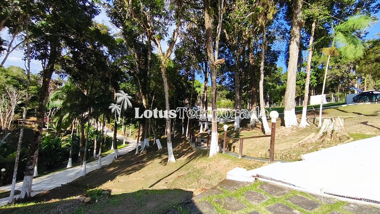 Chácara na represa com piscina e lazer LT0096