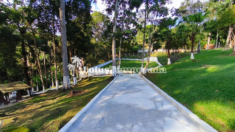 Chácara na represa com piscina e lazer LT0096