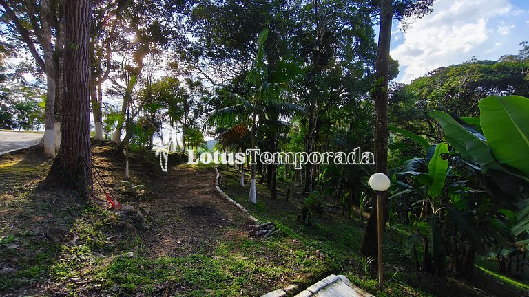 Chácara na represa com piscina e lazer LT0096