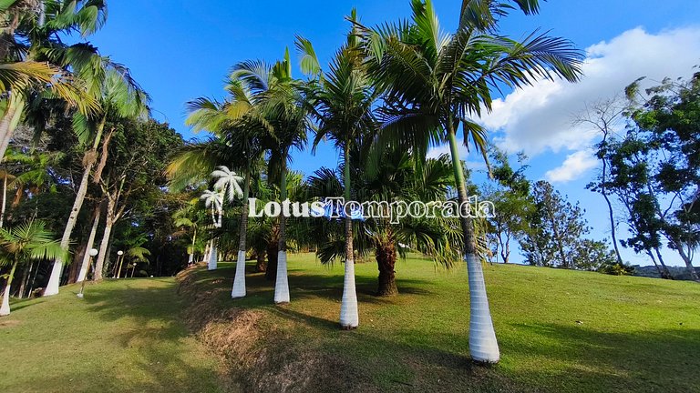 Chácara na represa com piscina e lazer LT0096