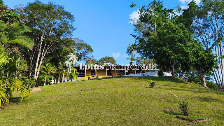 Chácara na represa com piscina e lazer LT0096