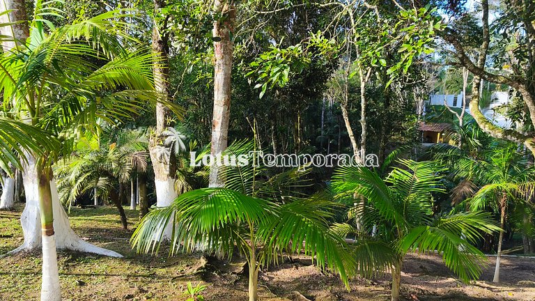 Chácara na represa com piscina e lazer LT0096