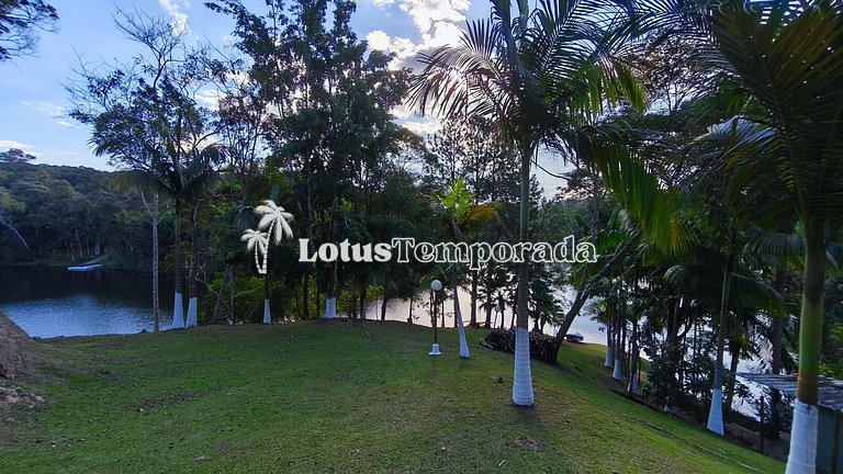 Chácara na represa com piscina e lazer LT0096