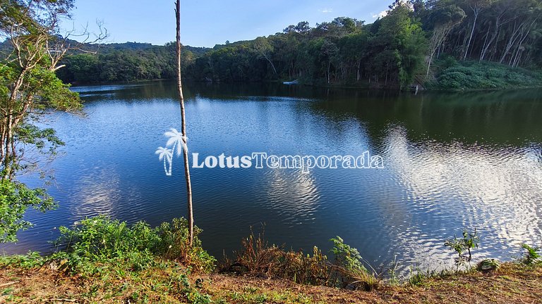 Chácara na represa com piscina e lazer LT0096