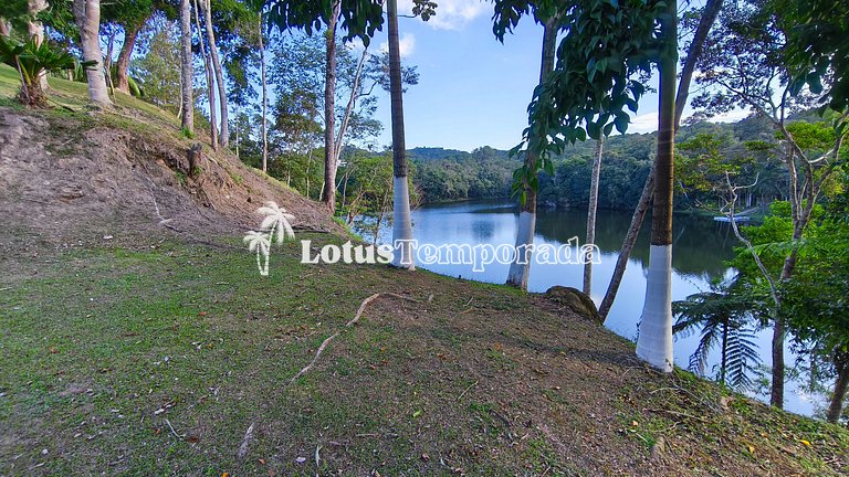 Chácara na represa com piscina e lazer LT0096