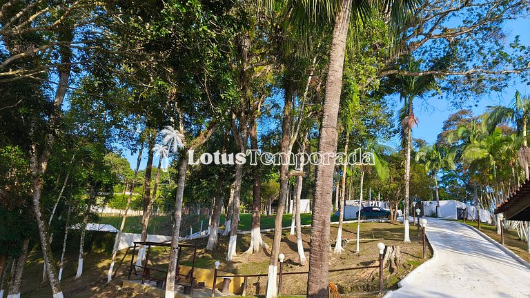 Chácara na represa com piscina e lazer LT0096