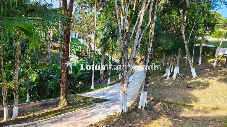 Chácara na represa com piscina e lazer LT0096