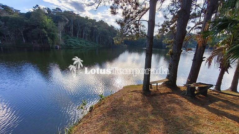 Chácara na represa com piscina e lazer LT0096