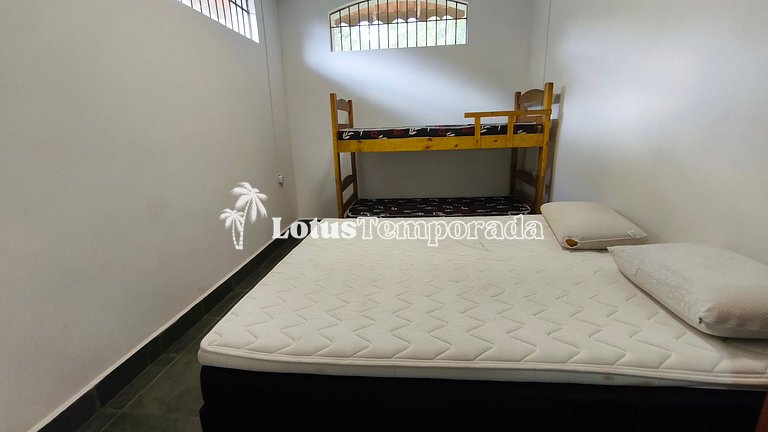 Chácara com lagos, piscina e 6 quartos LT0097