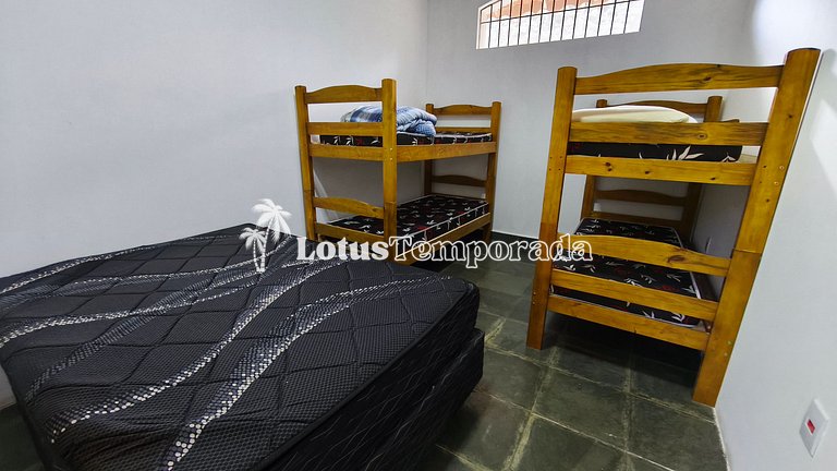 Chácara com lagos, piscina e 6 quartos LT0097