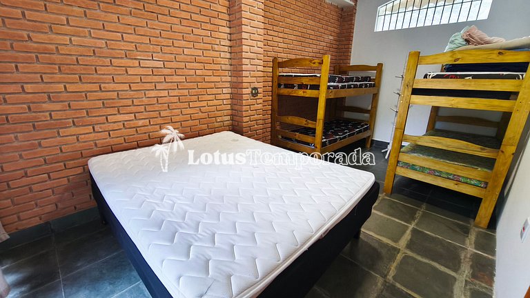 Chácara com lagos, piscina e 6 quartos LT0097