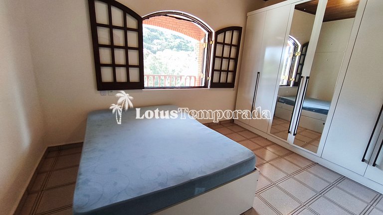 Chácara com lagos, piscina e 6 quartos LT0097