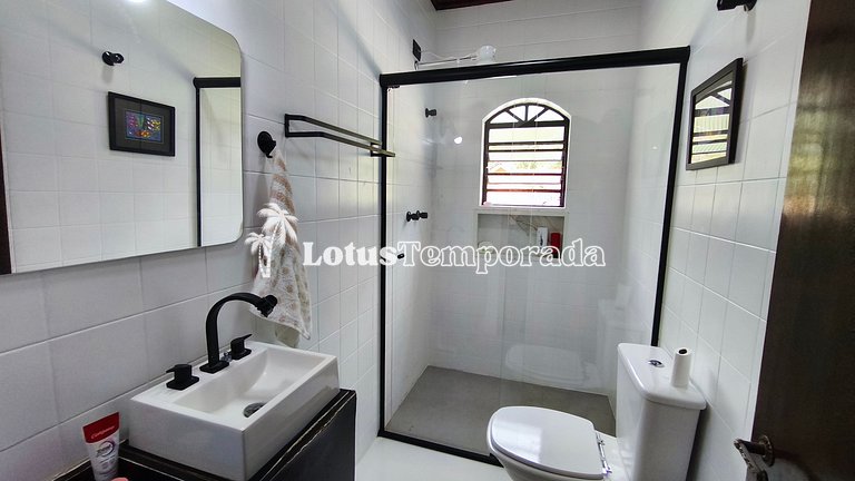 Chácara com lagos, piscina e 6 quartos LT0097