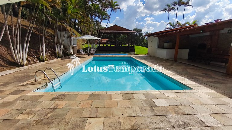 Chácara com lagos, piscina e 6 quartos LT0097