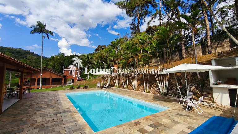 Chácara com lagos, piscina e 6 quartos LT0097