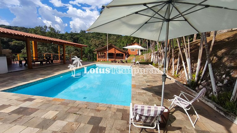 Chácara com lagos, piscina e 6 quartos LT0097