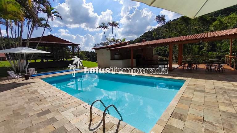 Chácara com lagos, piscina e 6 quartos LT0097