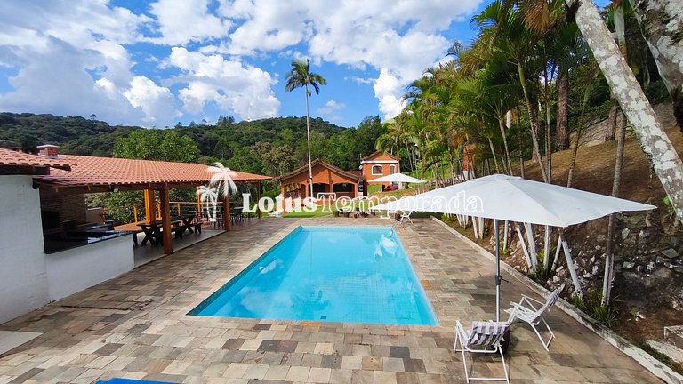 Chácara com lagos, piscina e 6 quartos LT0097