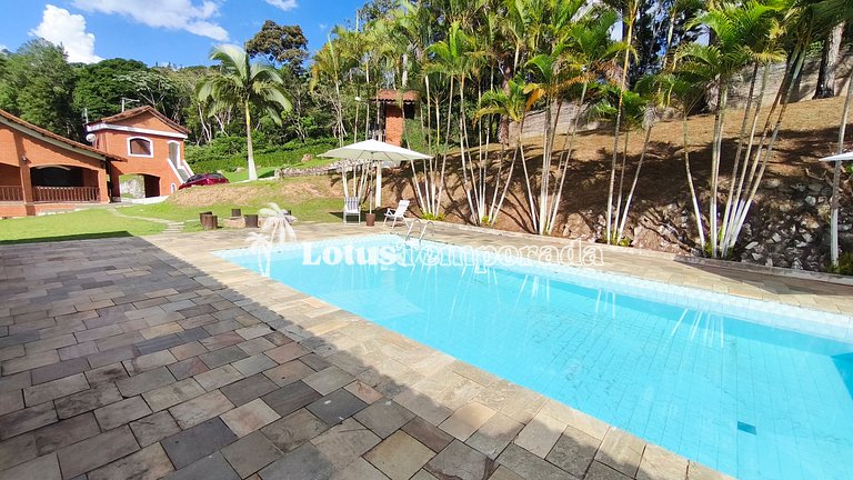 Chácara com lagos, piscina e 6 quartos LT0097