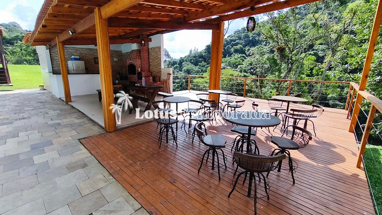 Chácara com lagos, piscina e 6 quartos LT0097