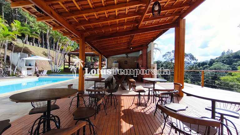 Chácara com lagos, piscina e 6 quartos LT0097
