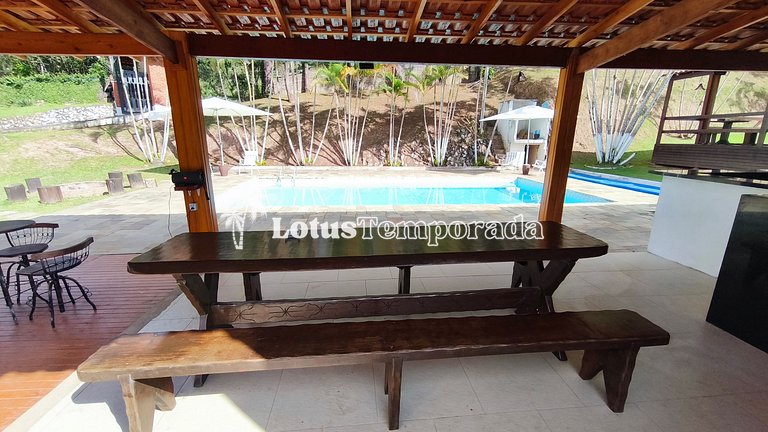 Chácara com lagos, piscina e 6 quartos LT0097