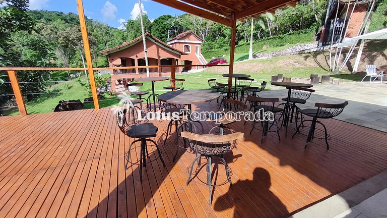 Chácara com lagos, piscina e 6 quartos LT0097