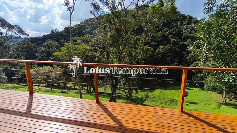 Chácara com lagos, piscina e 6 quartos LT0097