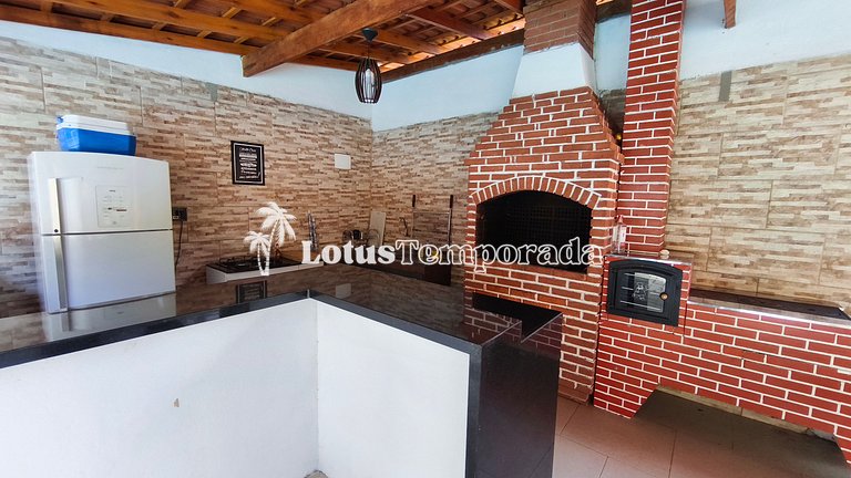 Chácara com lagos, piscina e 6 quartos LT0097