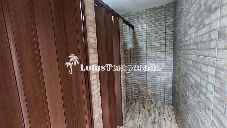 Chácara com lagos, piscina e 6 quartos LT0097