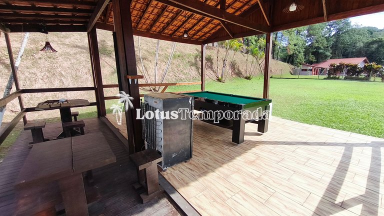 Chácara com lagos, piscina e 6 quartos LT0097