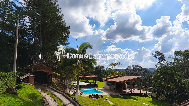 Chácara com lagos, piscina e 6 quartos LT0097