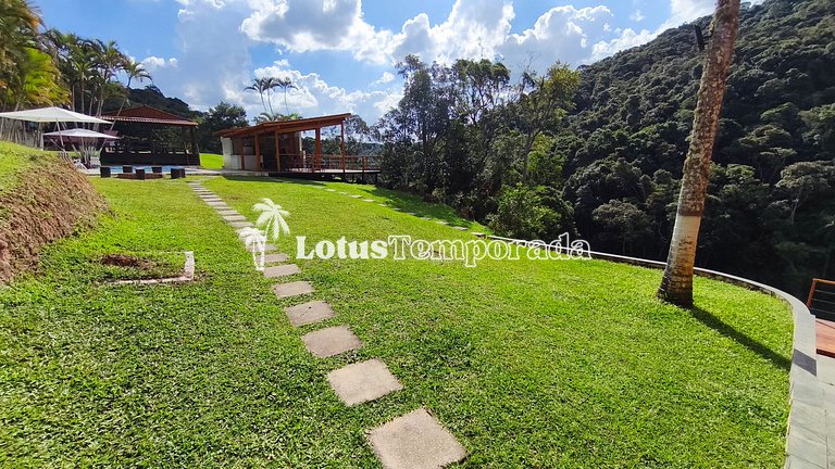 Chácara com lagos, piscina e 6 quartos LT0097