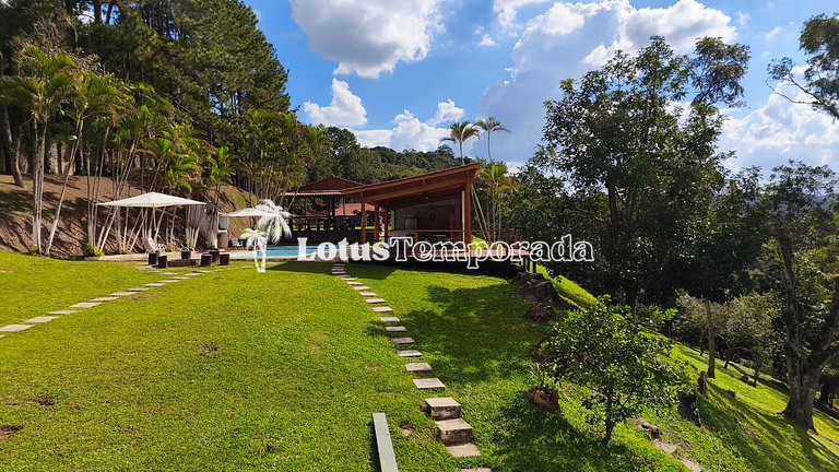 Chácara com lagos, piscina e 6 quartos LT0097