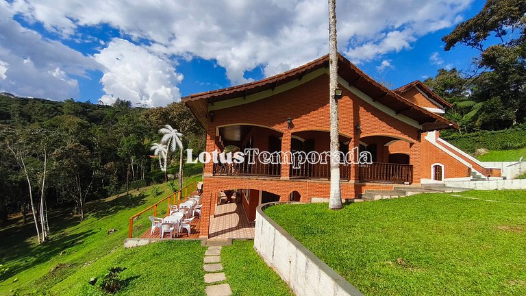 Chácara com lagos, piscina e 6 quartos LT0097