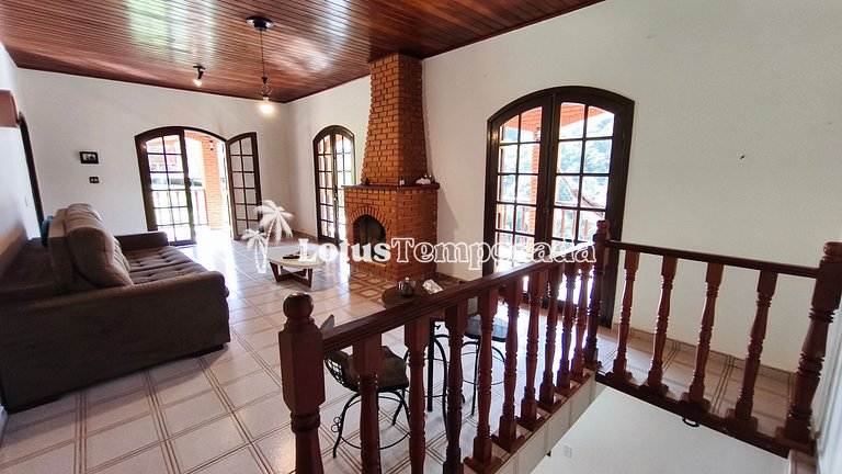 Chácara com lagos, piscina e 6 quartos LT0097