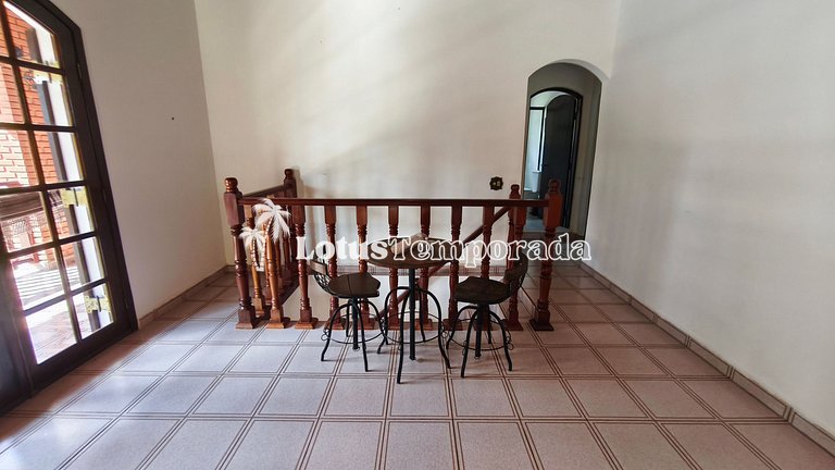 Chácara com lagos, piscina e 6 quartos LT0097