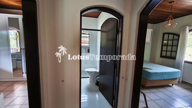 Chácara com lagos, piscina e 6 quartos LT0097