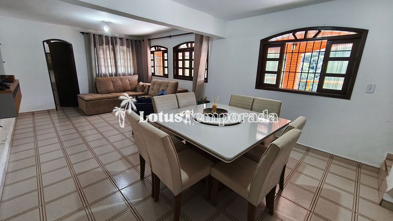 Chácara com lagos, piscina e 6 quartos LT0097