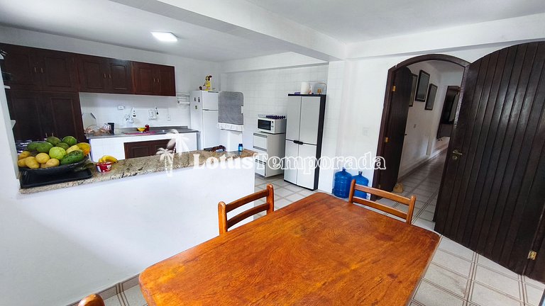 Chácara com lagos, piscina e 6 quartos LT0097