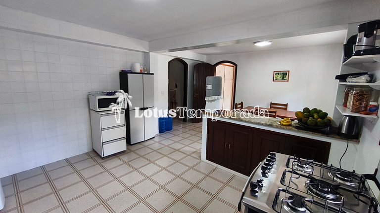 Chácara com lagos, piscina e 6 quartos LT0097