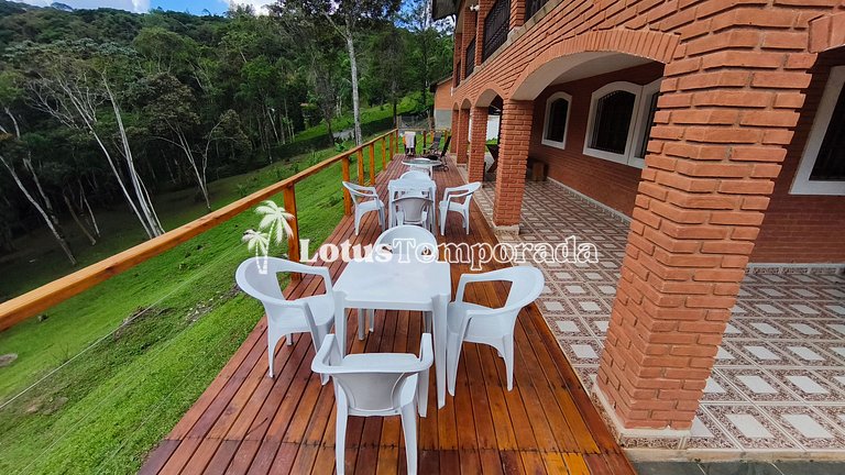 Chácara com lagos, piscina e 6 quartos LT0097