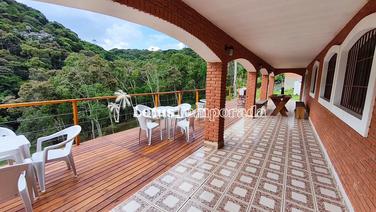 Chácara com lagos, piscina e 6 quartos LT0097