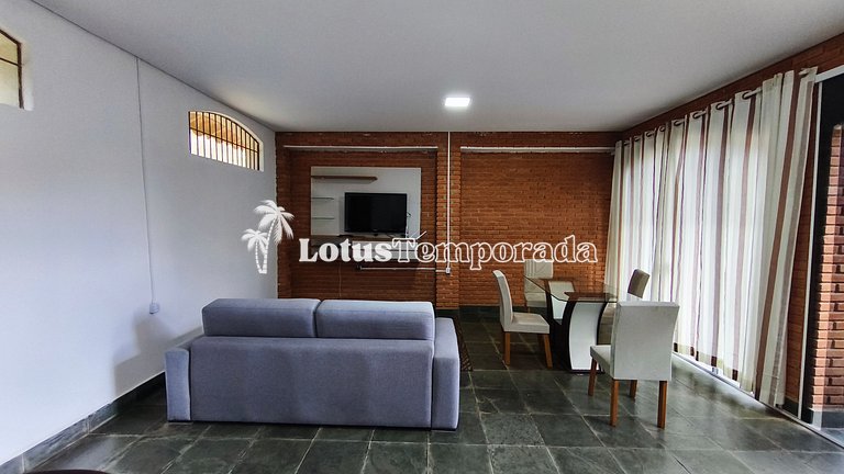 Chácara com lagos, piscina e 6 quartos LT0097