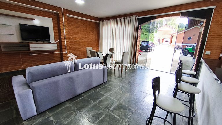 Chácara com lagos, piscina e 6 quartos LT0097