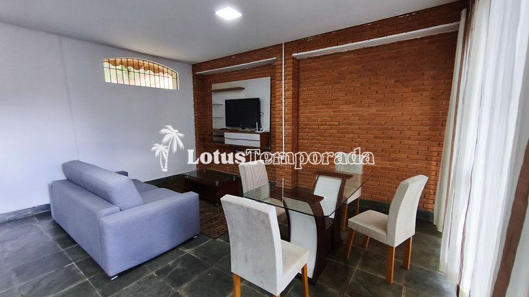 Chácara com lagos, piscina e 6 quartos LT0097