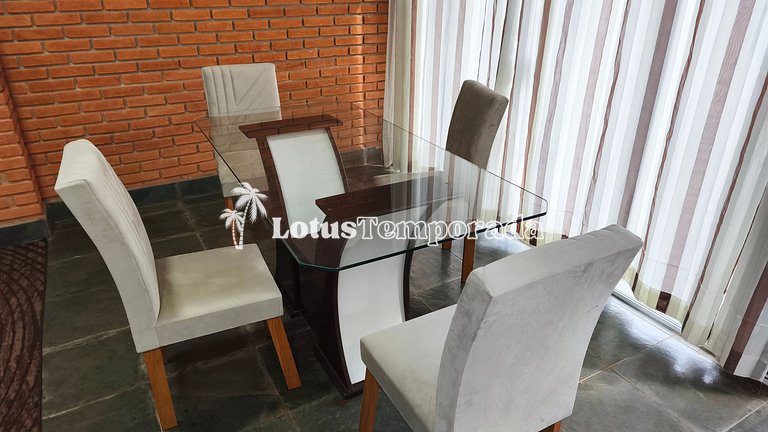 Chácara com lagos, piscina e 6 quartos LT0097