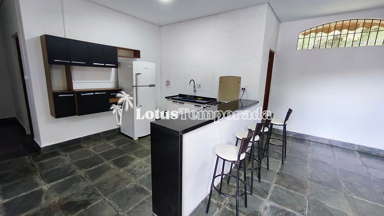 Chácara com lagos, piscina e 6 quartos LT0097